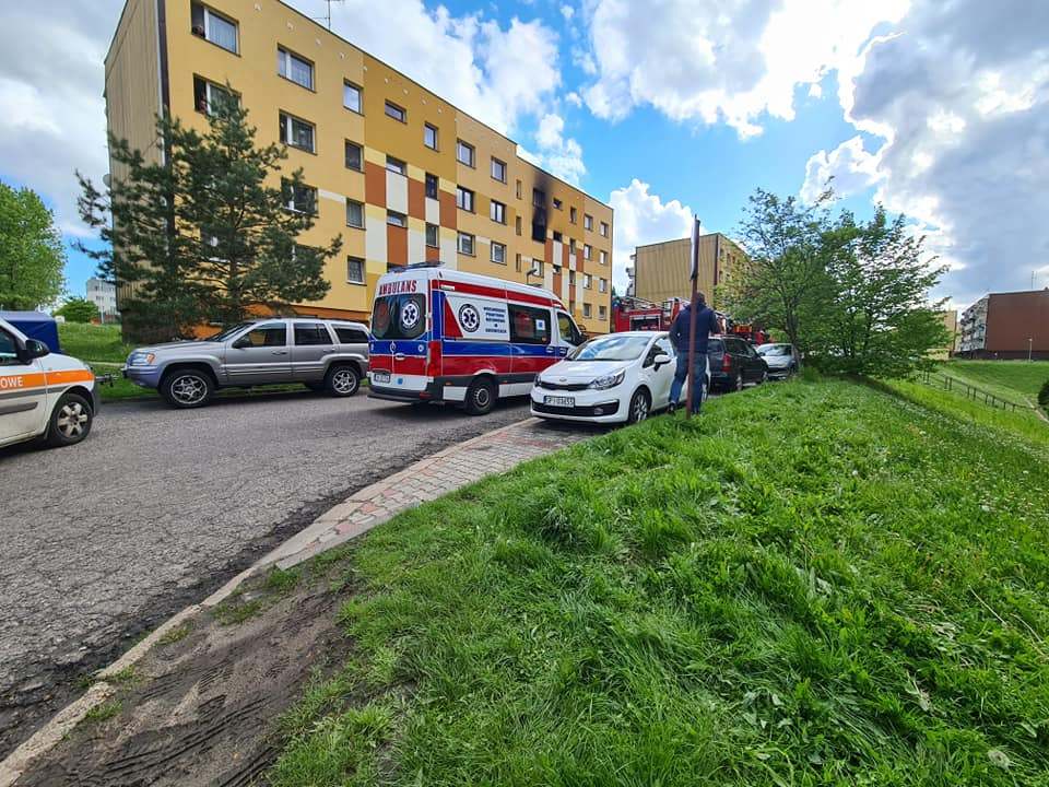 Pożar bloku przy ul. Curie-Skłodowskiej w Piekarach Śląskich