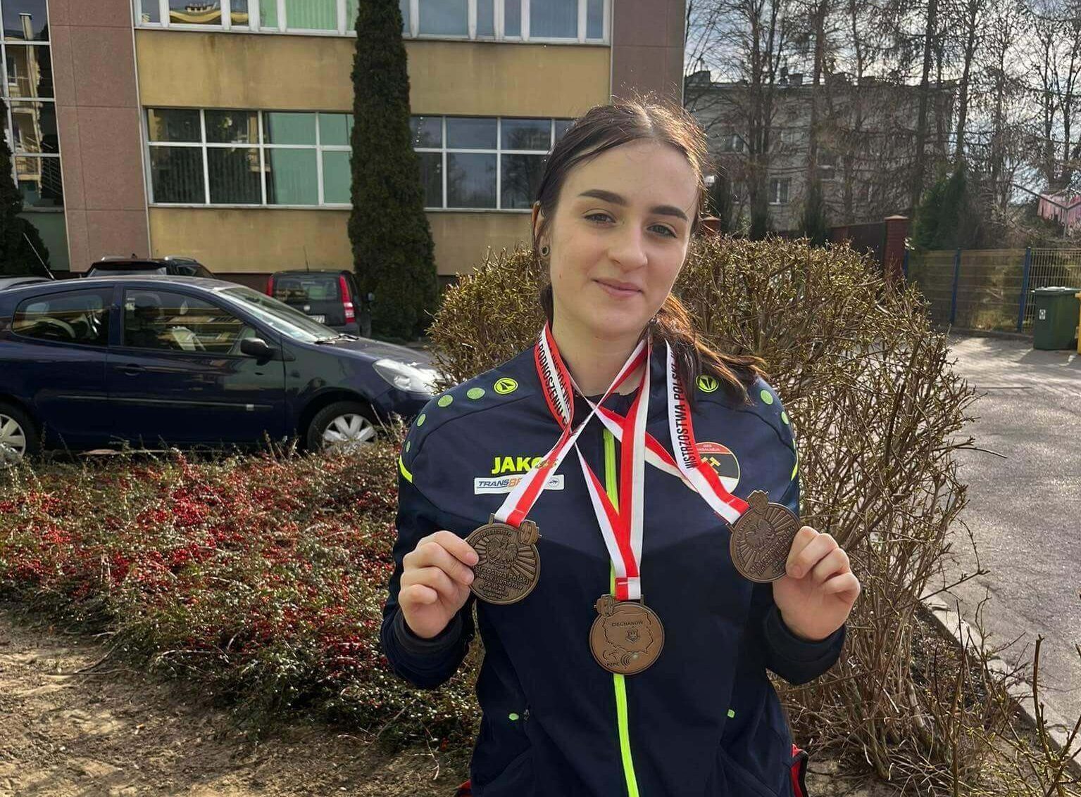 Emilia Franielczyk z medalami na Mistrzostwach Polski Sztangistek