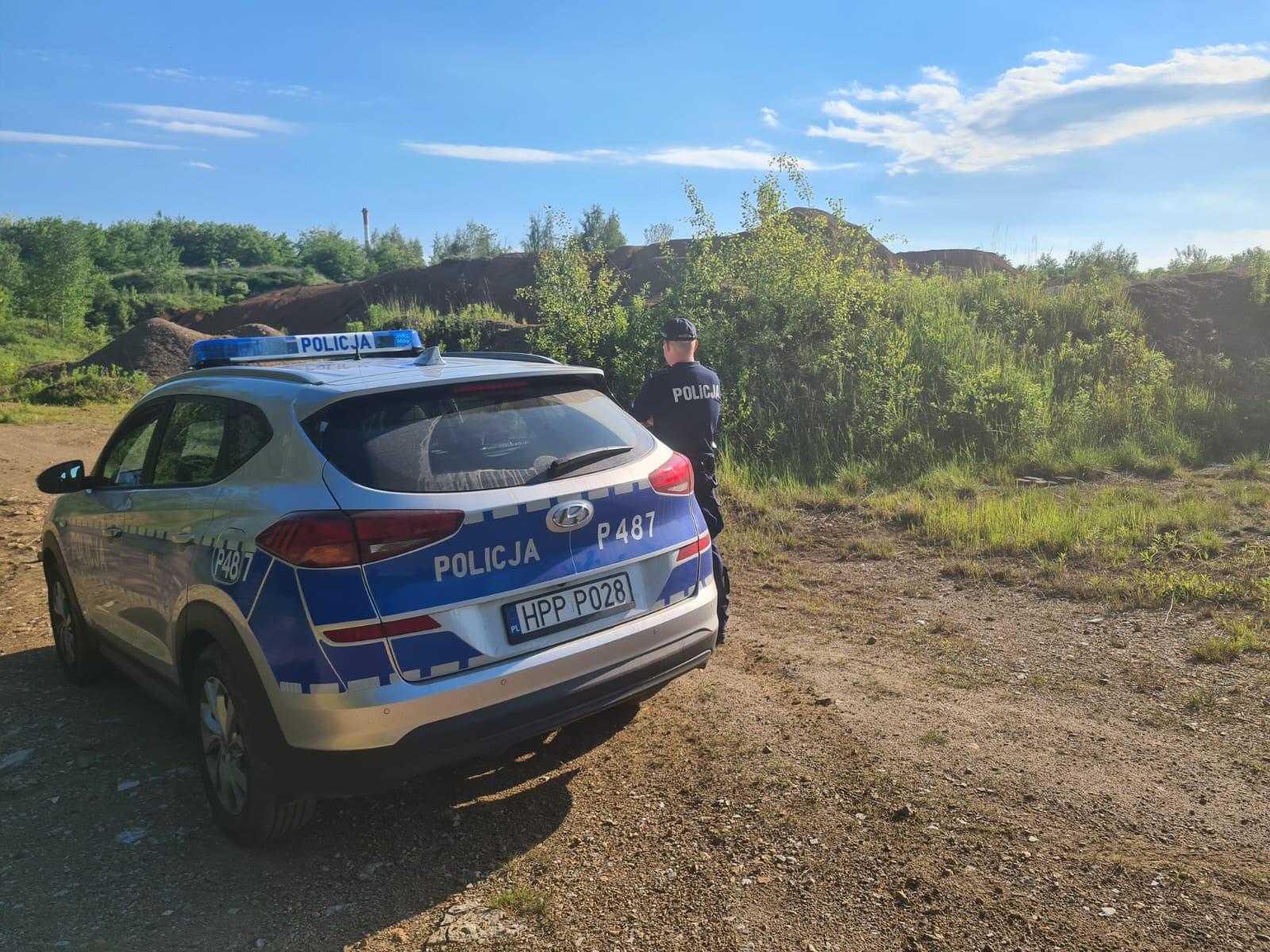 Policjanci w akcji na hałdzie