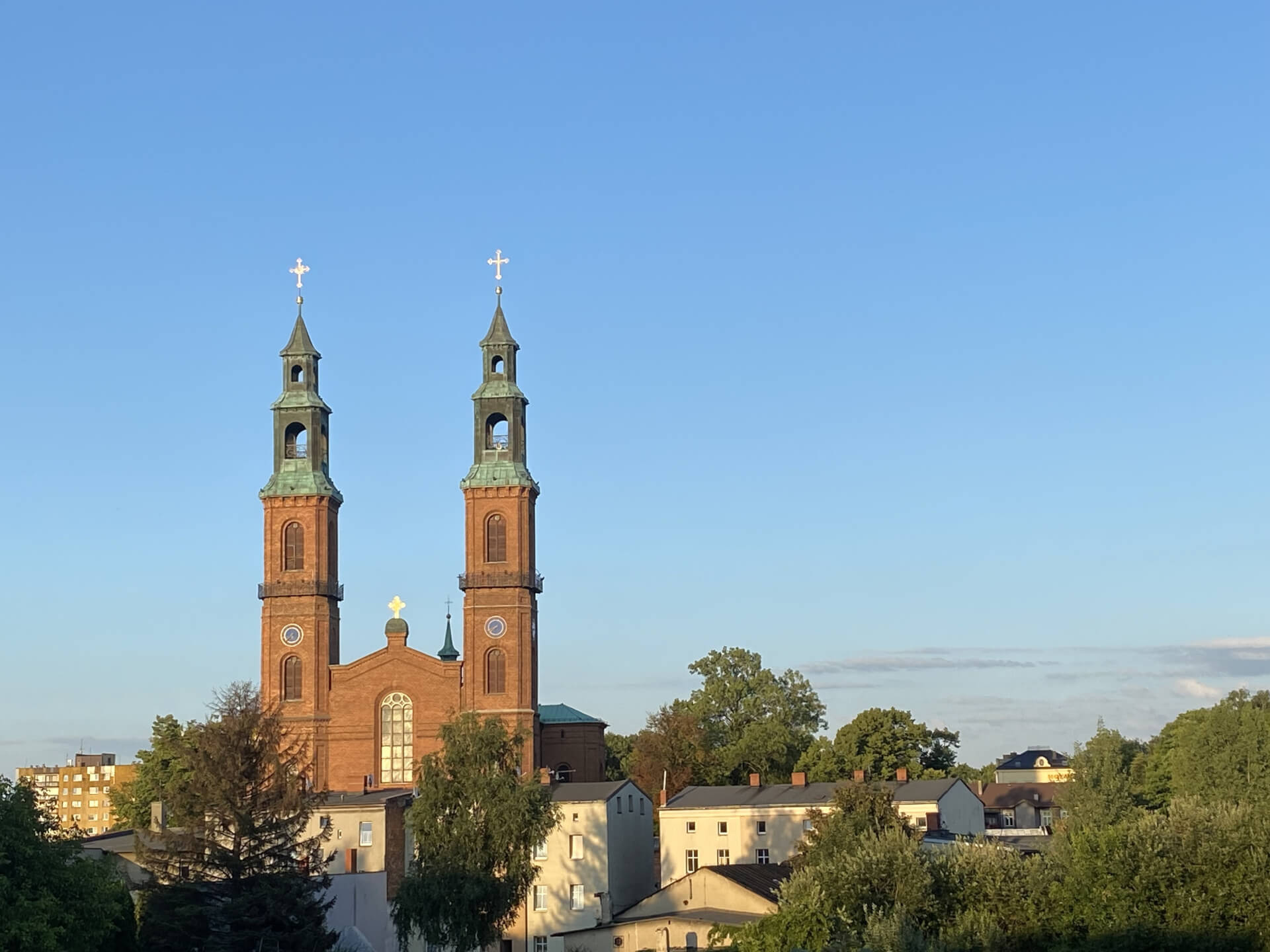 Piekarska Bazylika z perspektywy ul. Inwalidów Wojennych