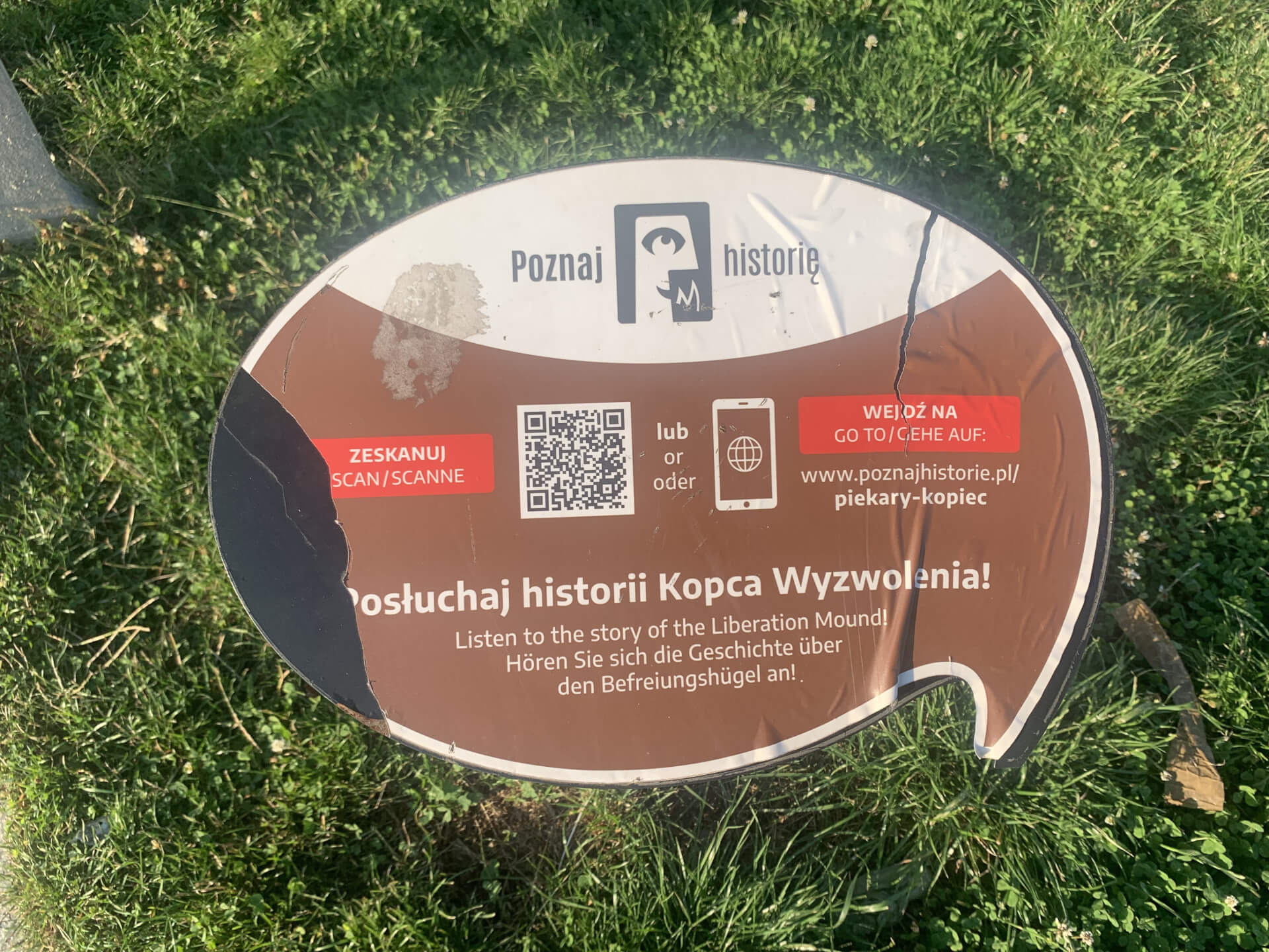 Tabliczka nie jest zbyt duża.