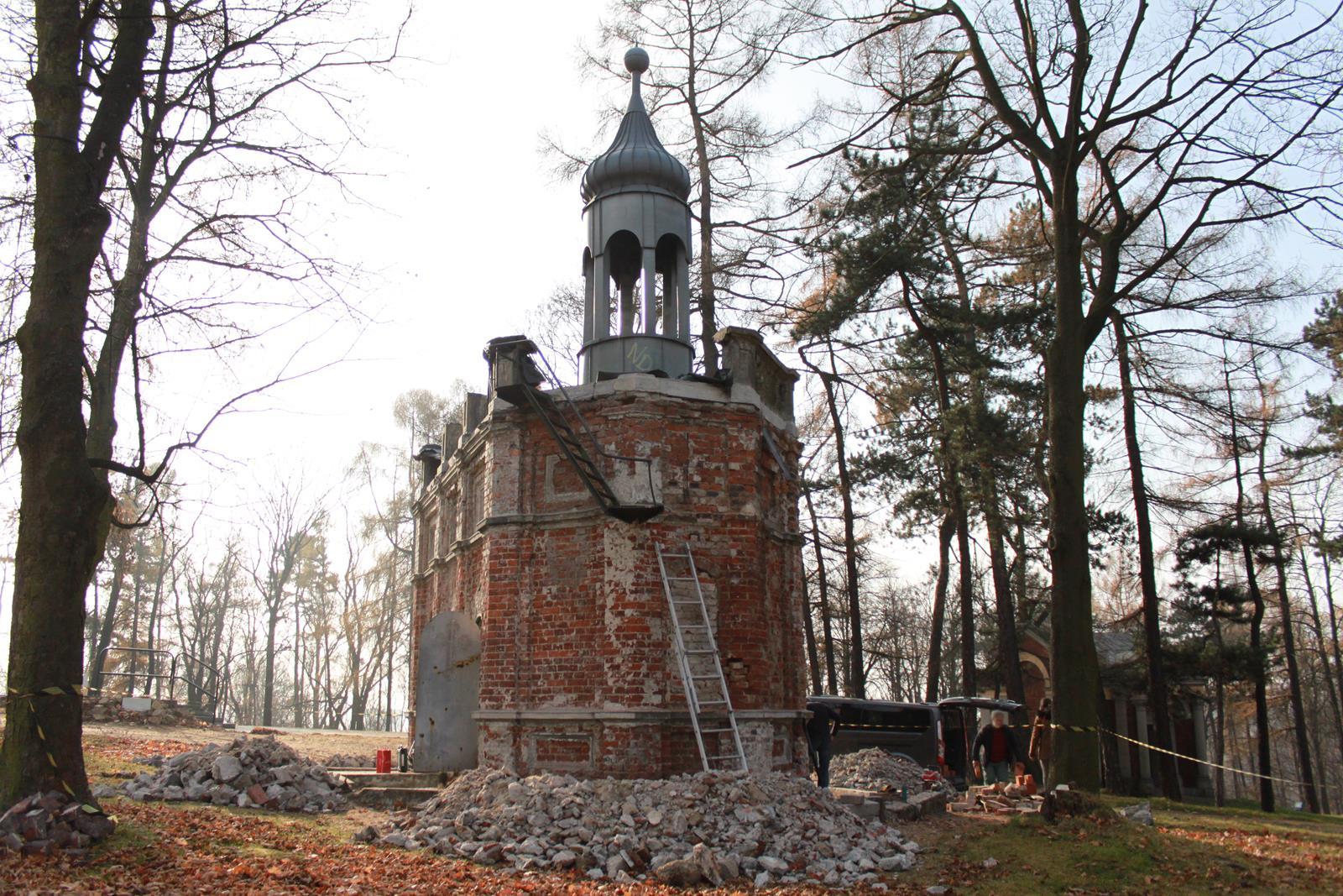 Kaplica XIV Stacji Drogi Krzyżowej na Kalwarii Piekarskiej przechodzi renowację