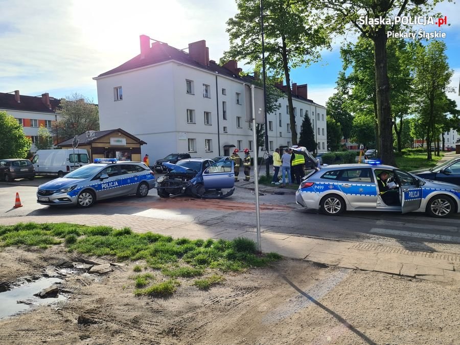 Kolizja na skrzyżowaniu ul Maczka z ul Armi Krajowej 2