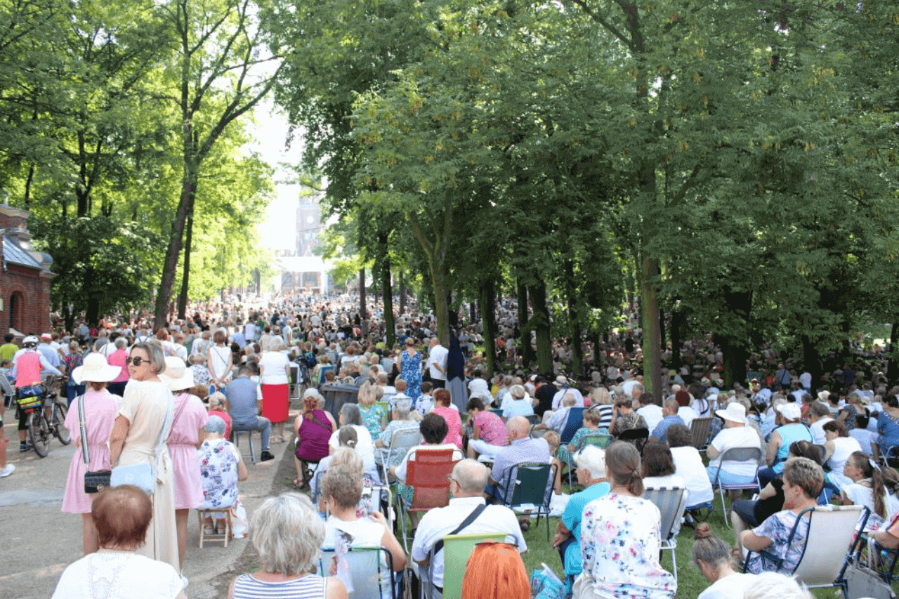 Pielgrzymka Stanowa Kobiet i Dziewcząt do Piekar Śląskich