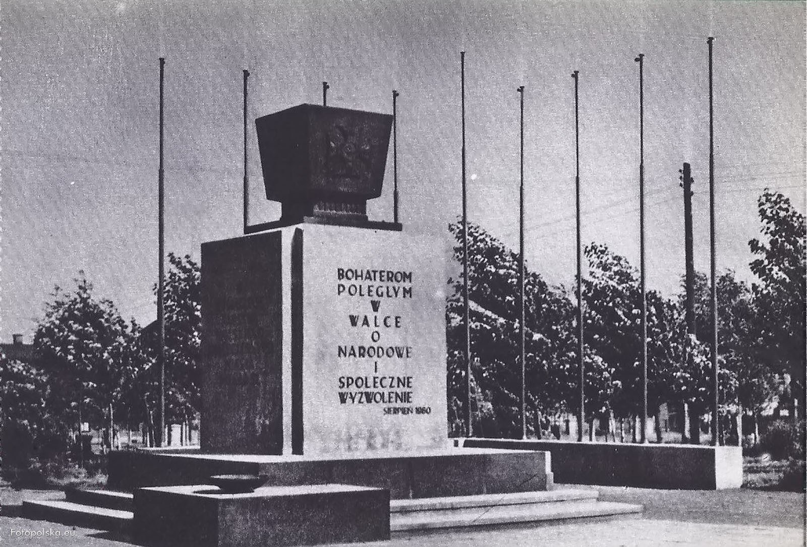 Pomnik Bohaterom Poleglym w Walce o Narodowe i Spoleczne Wyzwolenie