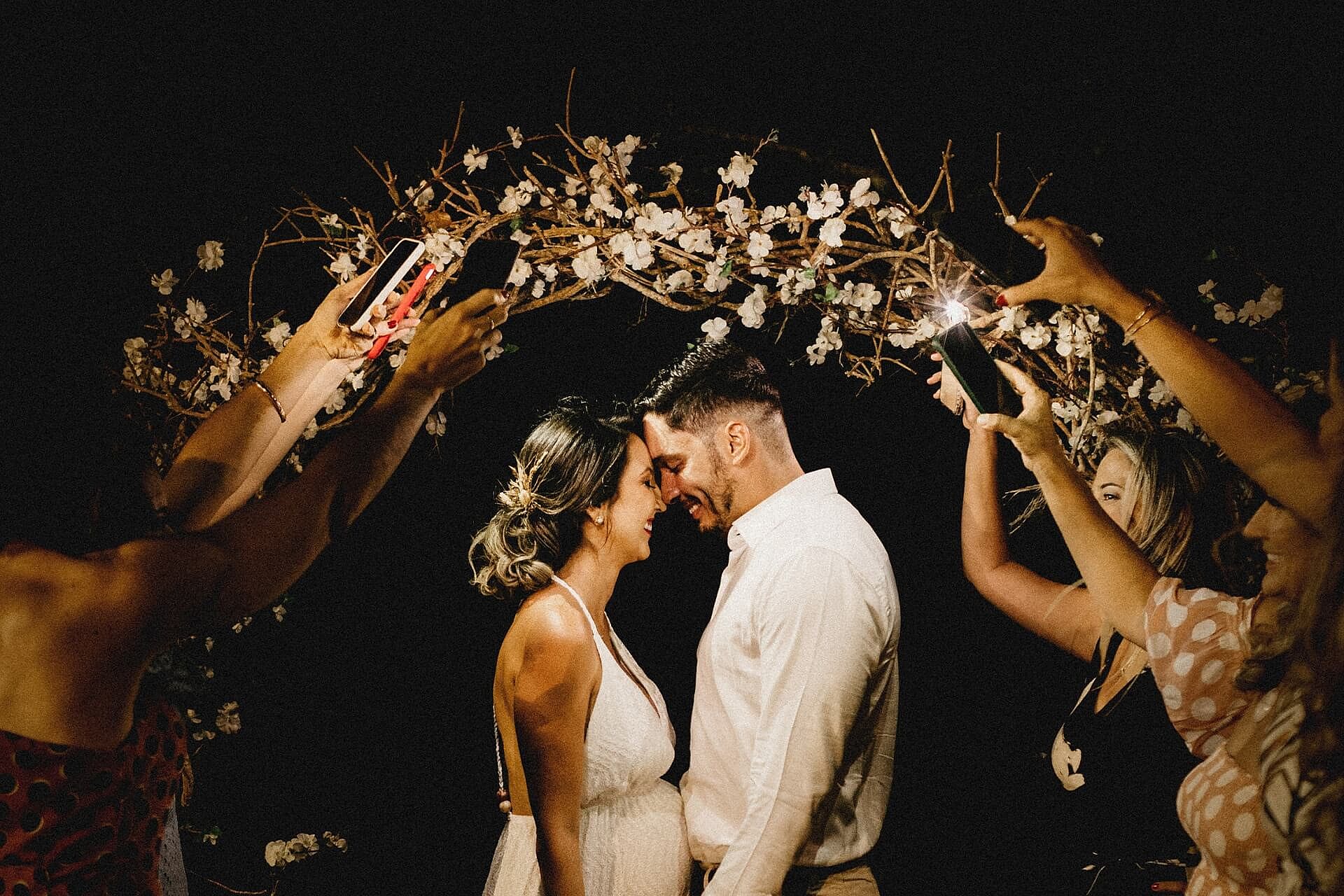 Hajtnij się. Oni Ci w tym pomogą. Najlepsze miejsca, pomysły i inspiracje na wesele Hajtnij się. Oni Ci w tym pomogą. Najlepsze miejsca, pomysły i inspiracje na wesele