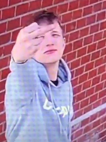 Młodzi chuligani zdewastowali kapliczkę Młodzi chuligani zdewastowali kapliczkę