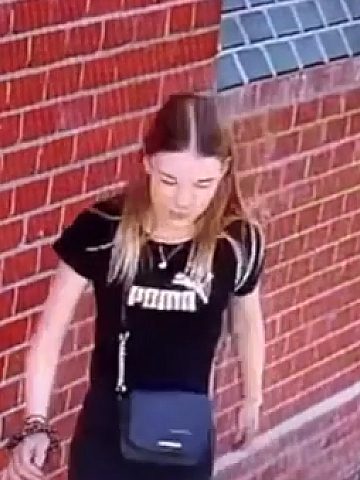 Młodzież zniszczyła kapliczkę Młodzież zniszczyła kapliczkę