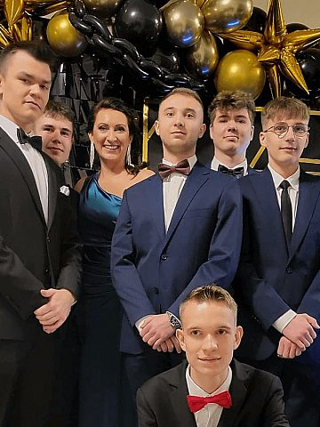 Studniówka Zespołu Szkół nr 1 w Piekarach Śląskich 2024 Studniówka Zespołu Szkół nr 1 w Piekarach Śląskich 2024