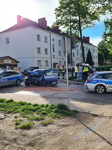 Kolizja na skrzyżowaniu ul Maczka z ul Armi Krajowej 2 Kolizja na skrzyżowaniu ul Maczka z ul Armi Krajowej 2