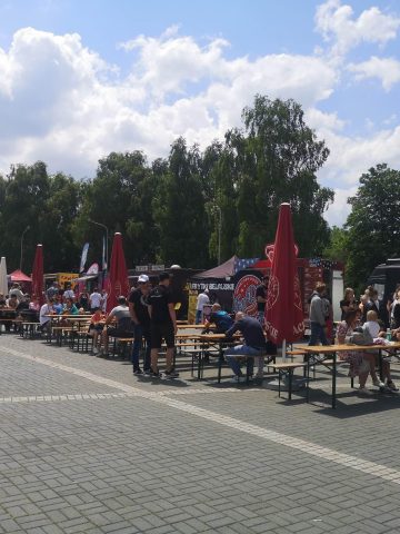 Wozy z jedzeniem w Piekarach Wozy z jedzeniem w Piekarach