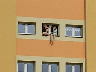 Piekary Śląskie niebezpieczna sytuacja w bloku Piekary Śląskie niebezpieczna sytuacja w bloku