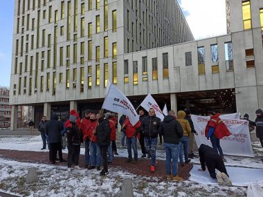 Górnicy z Sierpnia 80 przywitali premiera w Katowicach Związkowcy z Sierpnia 80 witają premiera w Katowicach, 22 grudnia 2021