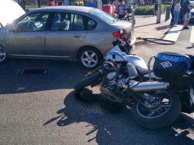 potrącony policjant na skrzyżowaniu Śląskiej i Jana Pawła II potrącony policjant na skrzyżowaniu Śląskiej i Jana Pawła II
