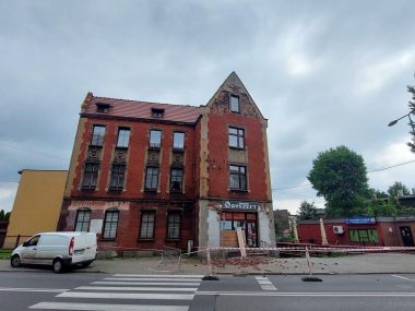 oderwane cegły kamienica oderwane cegły kamienica
