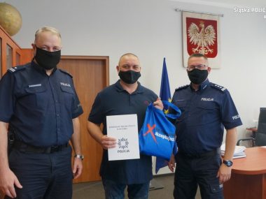 Pan Dariusz z Piekar Śląskich zatrzymał pijanego kierowcę Podziękowania dla pana Dariusza od bytomskich policjantów