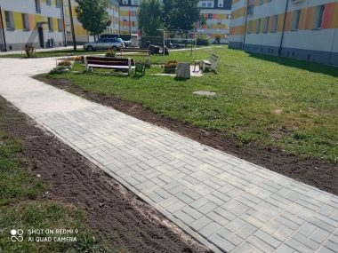 Nowopowstały chodnik na Starym Nowopowstały chodnik na Starym