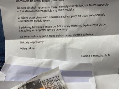 Ogłoszenie z klatki schodowej Ogłoszenie z klatki schodowej