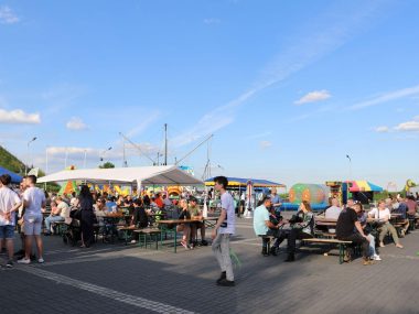 Zlot food trucków pod Kopcem Wyzwolenia Zlot food trucków pod Kopcem Wyzwolenia