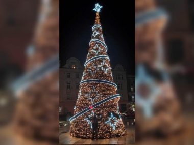 Bożonarodzeniowe choinki w naszych miastach Choinka piekary um piekary