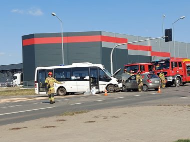 Zderzenie busa z osobówką Zderzenie busa z osobówką