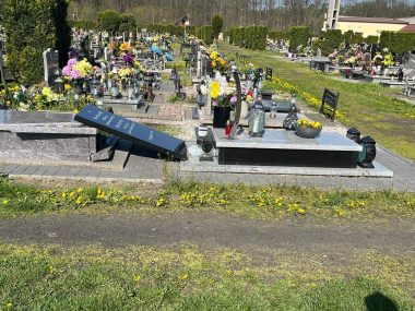 Zniszczone groby Piekary Zniszczone groby Piekary