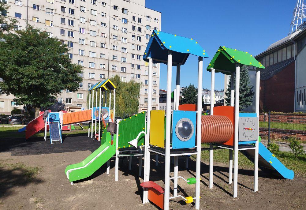 Nowy plac zabaw przy predszkolu