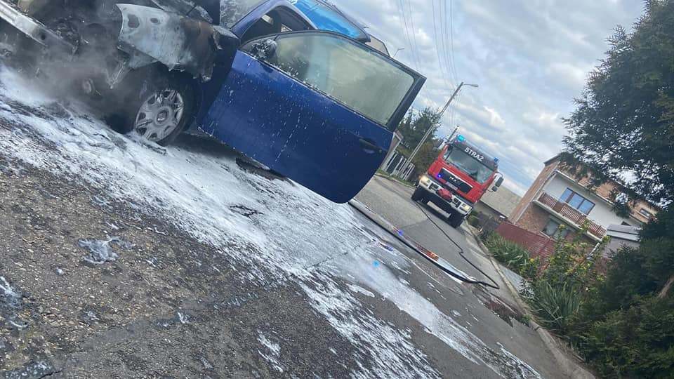 Pożar auta w Piekarach