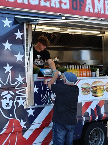 Zlot food trucków w Piekarach Zlot food trucków w Piekarach