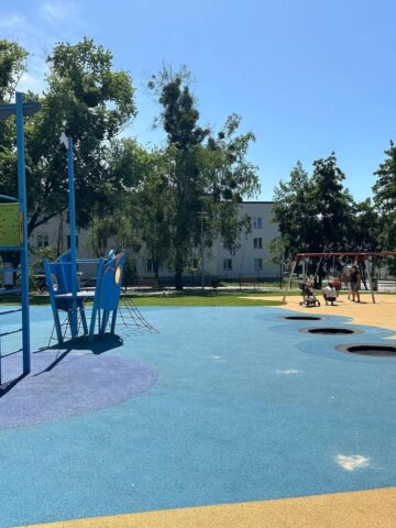 Odnowiony plac zabaw przy MOSiR w Piekarach Śląskich Odnowiony plac zabaw przy MOSiR w Piekarach Śląskich
