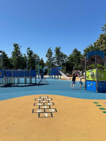 Odnowiony plac zabaw przy MOSiR w Piekarach Śląskich Odnowiony plac zabaw przy MOSiR w Piekarach Śląskich