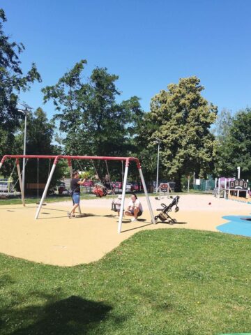 Odnowiony plac zabaw przy MOSiR w Piekarach Śląskich Odnowiony plac zabaw przy MOSiR w Piekarach Śląskich