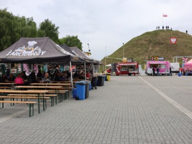 Do Piekar Śląskich nadciągają "Żarciowozy" Foodtrucki na kopcu wyzwolenia piekary slaskie