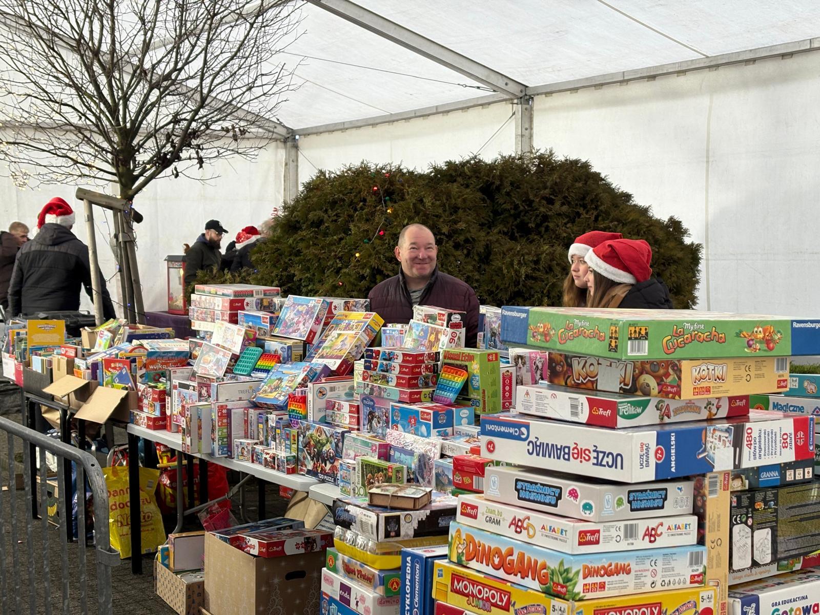 Świąteczny Piekarski Kiermasz Zabawek 2025. "To był dowód na to, iż wspólnota wciąż istnieje"